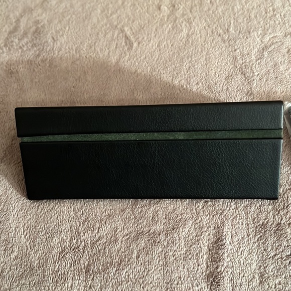 Barton Perreira case - Picture 4 of 4